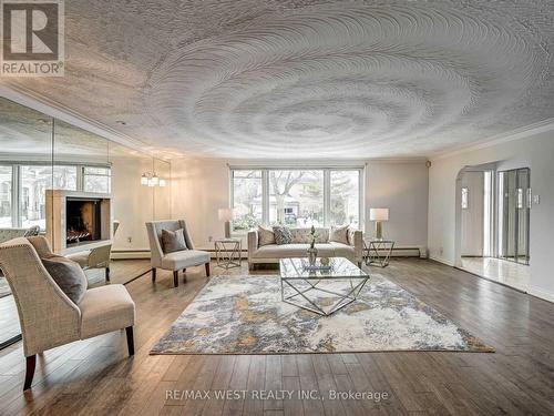 139 Homewood Avenue, Toronto, ON - Indoor Photo Showing Living Room