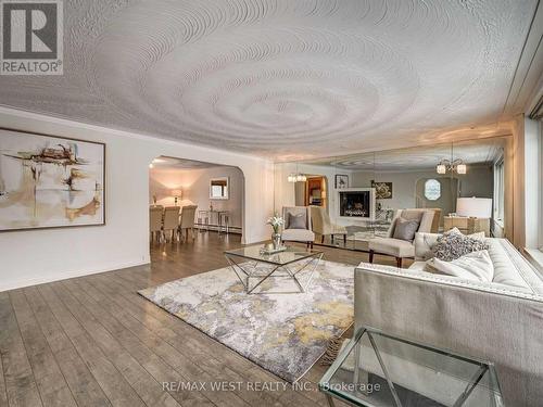 139 Homewood Avenue, Toronto, ON - Indoor Photo Showing Living Room