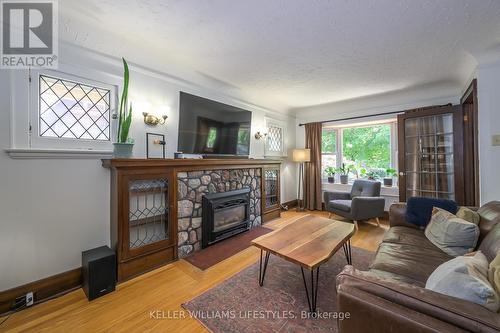 178 Thornton Avenue, London, ON - Indoor Photo Showing Living Room With Fireplace