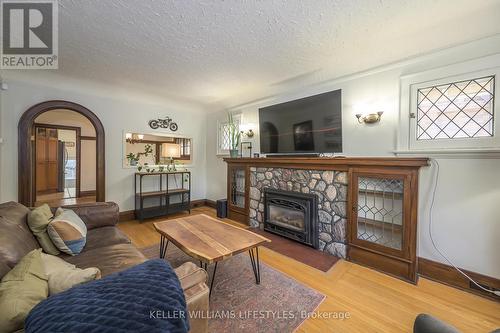 178 Thornton Avenue, London, ON - Indoor Photo Showing Living Room With Fireplace