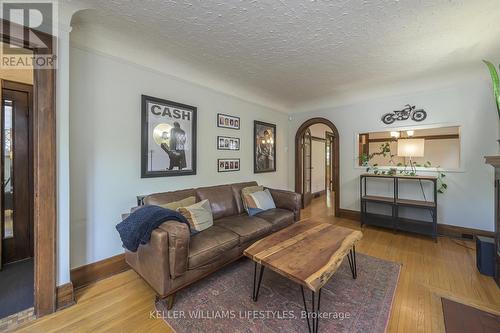 178 Thornton Avenue, London, ON - Indoor Photo Showing Living Room With Fireplace