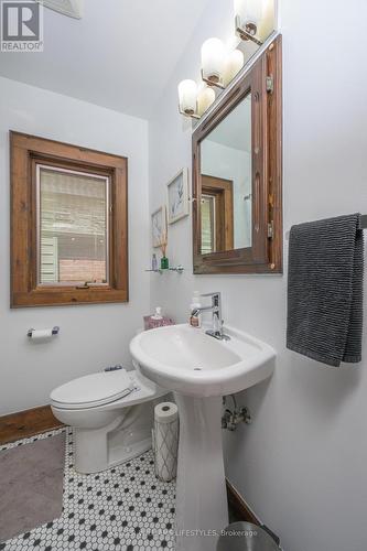 178 Thornton Avenue, London, ON - Indoor Photo Showing Bathroom