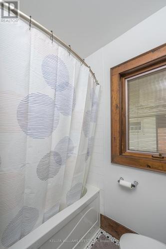 178 Thornton Avenue, London, ON - Indoor Photo Showing Bathroom