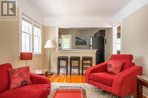 34 Norwood Road, Hamilton, ON - Indoor Photo Showing Living Room