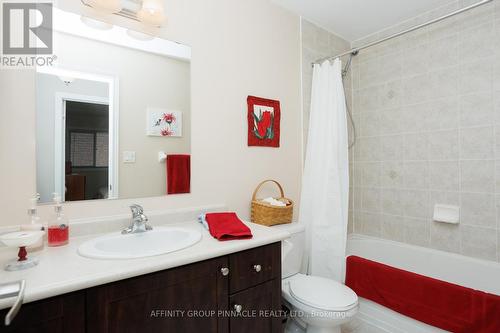 10 Horton Place, Kawartha Lakes (Lindsay), ON - Indoor Photo Showing Bathroom