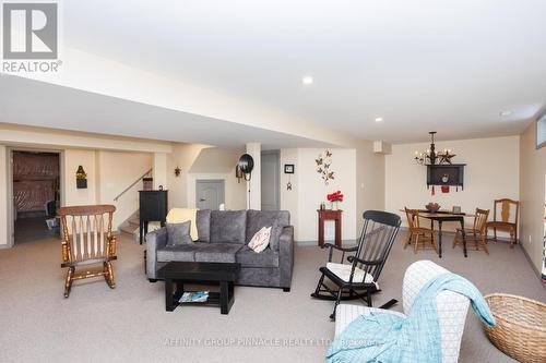 10 Horton Place, Kawartha Lakes (Lindsay), ON - Indoor Photo Showing Living Room