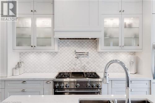 2107 Nightingale Way, Oakville, ON - Indoor Photo Showing Kitchen With Upgraded Kitchen