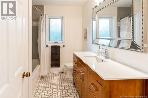 180 Bradshaw Drive, New Maryland, NB - Indoor Photo Showing Bathroom