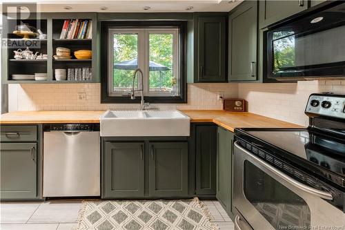 180 Bradshaw Drive, New Maryland, NB - Indoor Photo Showing Kitchen With Double Sink