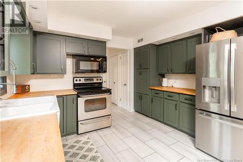 180 Bradshaw Drive, New Maryland, NB - Indoor Photo Showing Kitchen