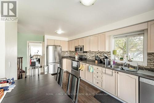 381 Baverstock Crescent, Milton, ON - Indoor Photo Showing Kitchen With Double Sink