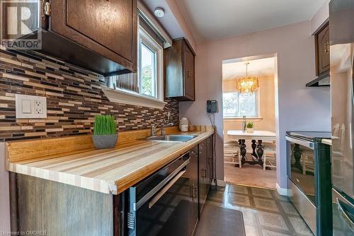 769 Cabot Trail, Milton, ON - Indoor Photo Showing Kitchen