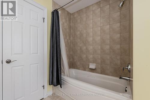 18 Sweeney Drive, Guelph (Village), ON - Indoor Photo Showing Bathroom