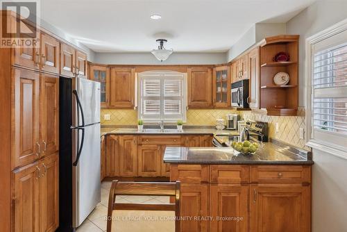 4101 Longo Circle, Mississauga, ON - Indoor Photo Showing Kitchen With Double Sink