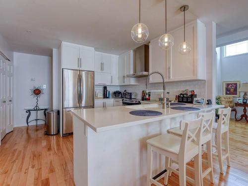 Cuisine - 329 Rue De Barcelone, Dollard-Des-Ormeaux, QC - Indoor Photo Showing Kitchen With Upgraded Kitchen