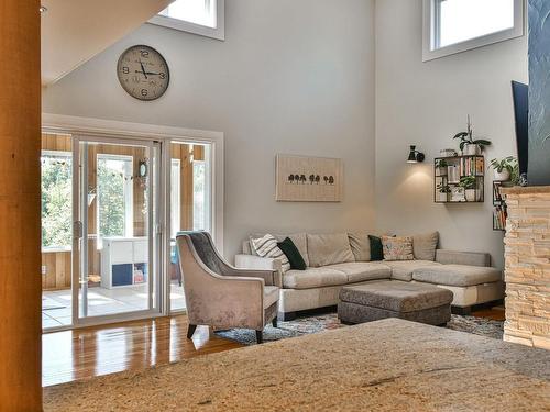 Salon - 114 Ch. De La Rivière-À-Simon, Saint-Sauveur, QC - Indoor Photo Showing Living Room