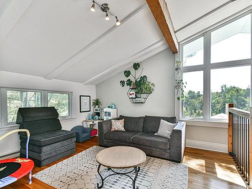 Mezzanine - 114 Ch. De La Rivière-À-Simon, Saint-Sauveur, QC - Indoor Photo Showing Living Room