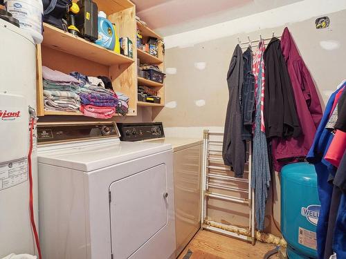 Salle de lavage - 6965 Rg Ste-Rose, Notre-Dame-De-Lourdes, QC - Indoor Photo Showing Laundry Room