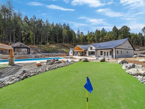 6707 Willis Point Rd, Central Saanich, BC 