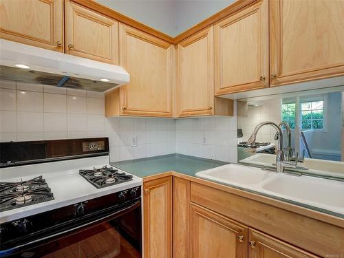 1-800 St. Charles St, Victoria, BC - Indoor Photo Showing Kitchen With Double Sink