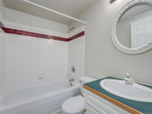 1-800 St. Charles St, Victoria, BC - Indoor Photo Showing Bathroom