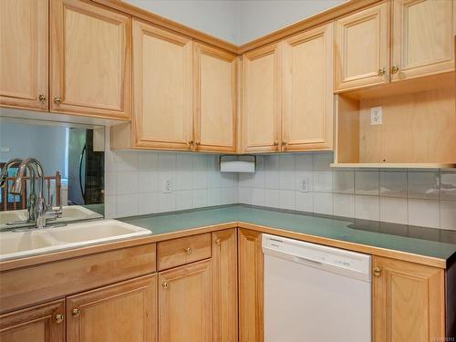 1-800 St. Charles St, Victoria, BC - Indoor Photo Showing Kitchen With Double Sink