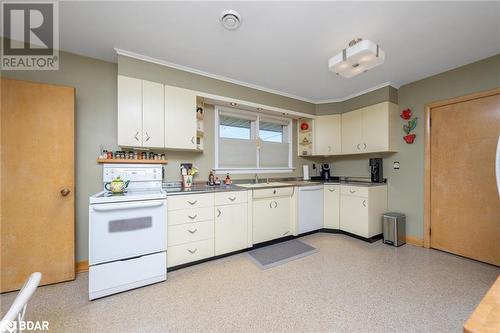 44 Mcdonald Avenue, Cambridge, ON - Indoor Photo Showing Kitchen