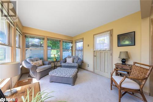 44 Mcdonald Avenue, Cambridge, ON - Indoor Photo Showing Living Room