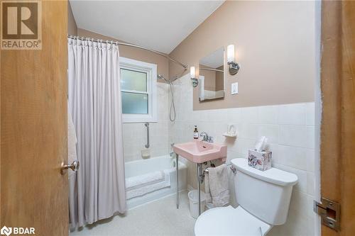 44 Mcdonald Avenue, Cambridge, ON - Indoor Photo Showing Bathroom