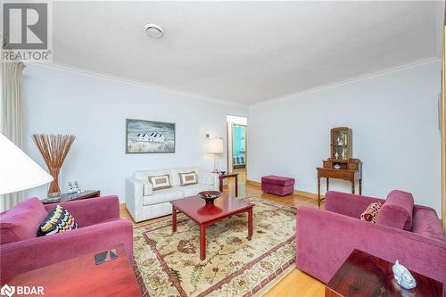 44 Mcdonald Avenue, Cambridge, ON - Indoor Photo Showing Living Room