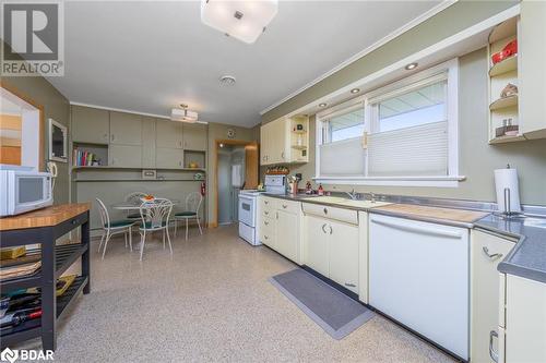 44 Mcdonald Avenue, Cambridge, ON - Indoor Photo Showing Kitchen