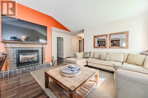 1890 Lakeshore Road, Niagara-On-The-Lake, ON - Indoor Photo Showing Living Room With Fireplace