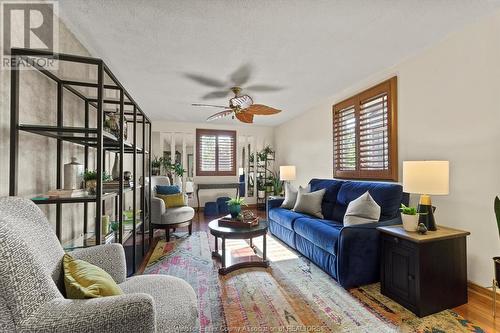 1012 Glidden, Windsor, ON - Indoor Photo Showing Living Room