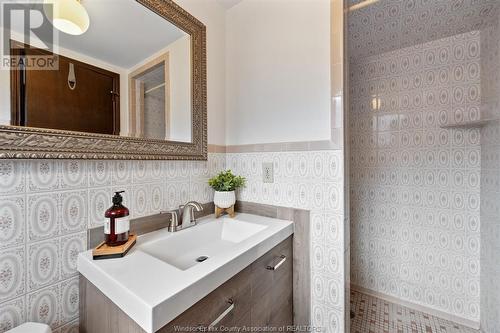 2870 St. Clair, Windsor, ON - Indoor Photo Showing Bathroom