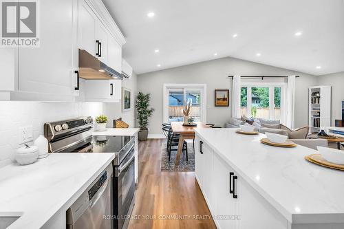 1028 Metro Road N, Georgina, ON - Indoor Photo Showing Kitchen With Upgraded Kitchen