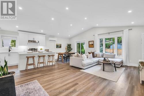 1028 Metro Road N, Georgina, ON - Indoor Photo Showing Living Room