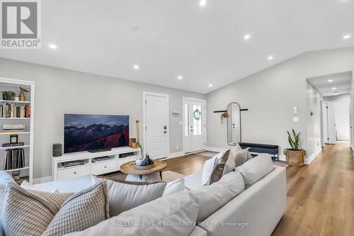 1028 Metro Road N, Georgina, ON - Indoor Photo Showing Living Room