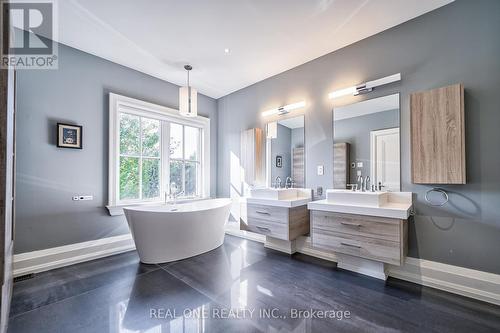 54 Davina Circle, Aurora, ON - Indoor Photo Showing Bathroom