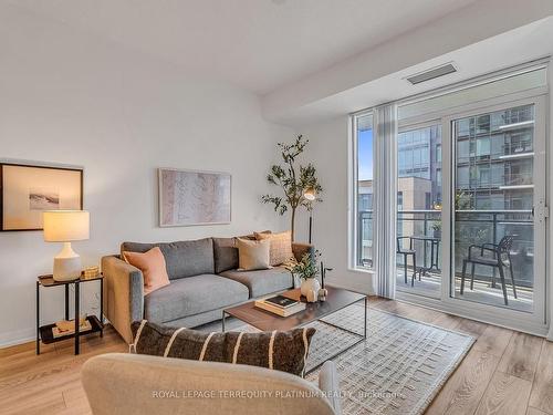 367-60 Ann O'Reilly Rd, Toronto, ON - Indoor Photo Showing Living Room