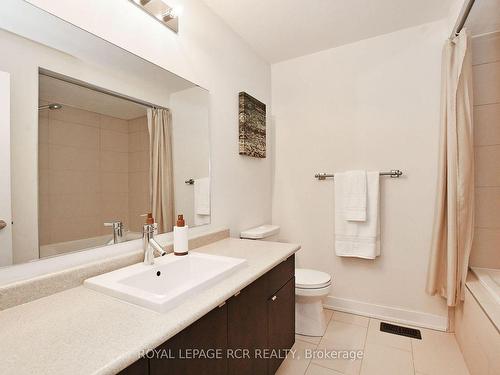 65 Anchusa Dr, Richmond Hill, ON - Indoor Photo Showing Bathroom