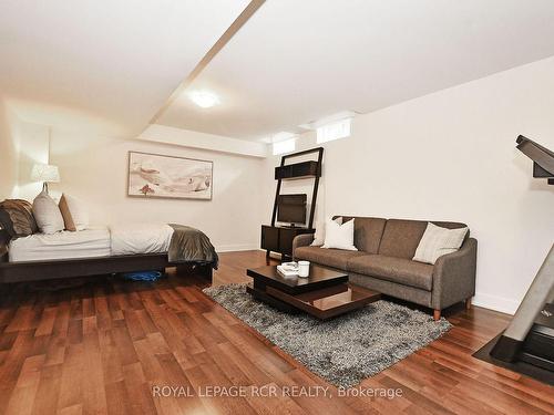 65 Anchusa Dr, Richmond Hill, ON - Indoor Photo Showing Living Room