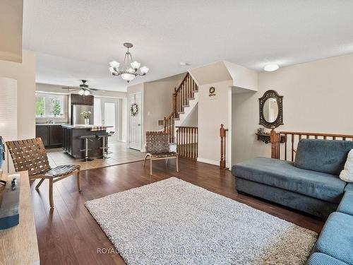 114-4950 Winston Churchill Blvd E, Mississauga, ON - Indoor Photo Showing Living Room