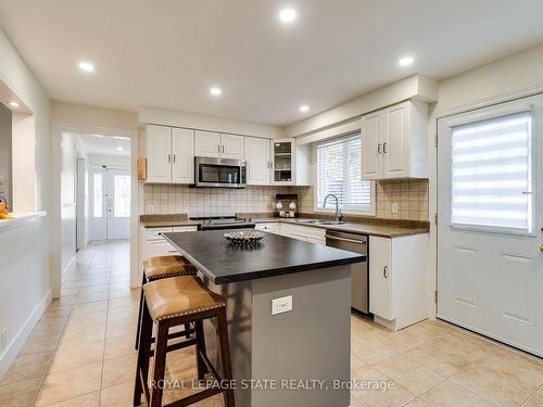 3448 Caplan Cres, Burlington, ON - Indoor Photo Showing Kitchen