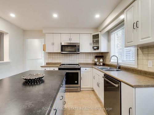 3448 Caplan Cres, Burlington, ON - Indoor Photo Showing Kitchen With Double Sink