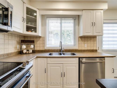 3448 Caplan Cres, Burlington, ON - Indoor Photo Showing Kitchen With Double Sink