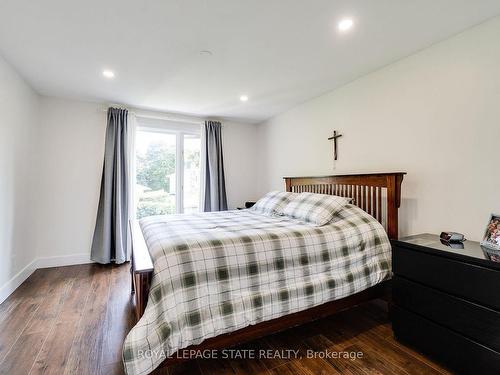 3448 Caplan Cres, Burlington, ON - Indoor Photo Showing Bedroom