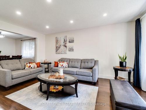 3448 Caplan Cres, Burlington, ON - Indoor Photo Showing Living Room