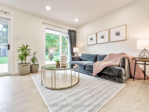 26 Second Ave, Orangeville, ON - Indoor Photo Showing Living Room