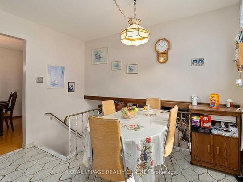 404 Lara Woods, Mississauga, ON - Indoor Photo Showing Dining Room