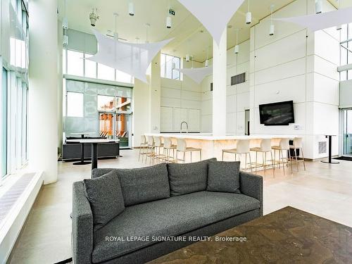 1004-500 Brock Ave, Burlington, ON - Indoor Photo Showing Living Room